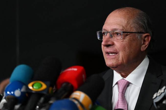 Ministro da Casa Civil nomeia Alckmin, e transição de governo é oficialmente iniciada.