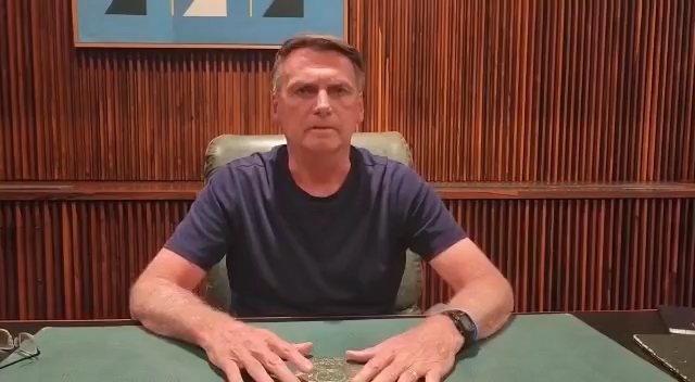 Presidente Bolsonaro pronúncia-se novamente e incentiva manifestações pacíficas.