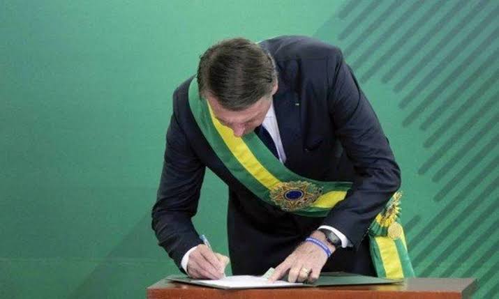 ​Bolsonaro sanciona lei que regulamenta telessaúde no Brasil.