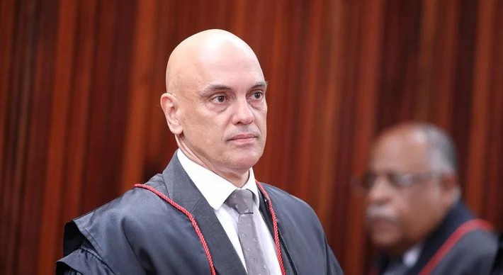 Alexandre de Moraes determina que PRF e PMS desobstruam todas as rodovias.