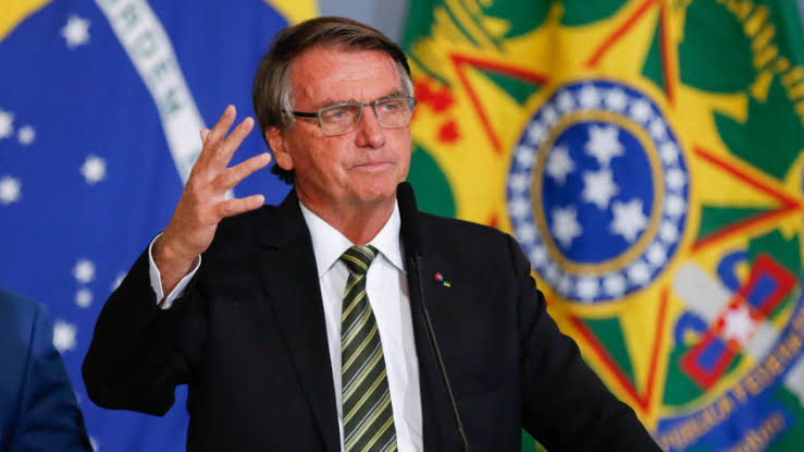 ​Bolsonaro reúne generais em reunião de emergência.