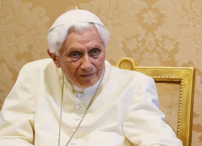 ​Papa emérito Bento XVI morre aos 95 anos