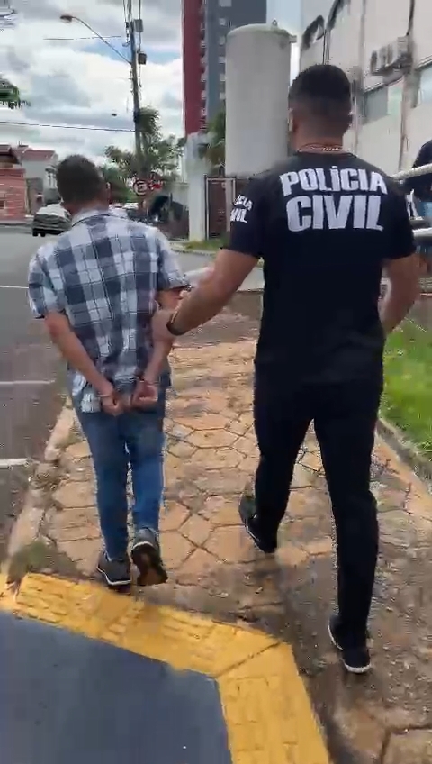 POLICIAIS DA DEAM PRENDEM HOMEM POR DESCUMPRIR MEDIDAS PROTETIVAS